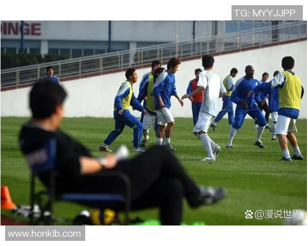 英国球星亲临乡村足球场助力青少年发展点燃热情 英国球星亲临乡村足球场助力青少年发展点燃热情